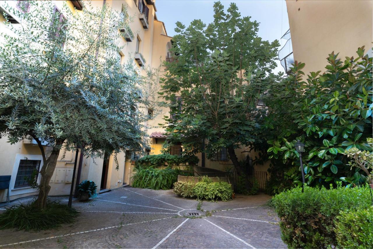 Quiet Trevi Fountain Apartment With Patio And Backyard Rzym Zewnętrze zdjęcie
