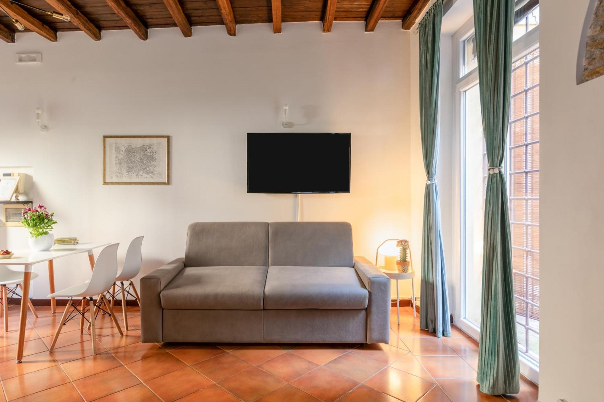 Quiet Trevi Fountain Apartment With Patio And Backyard Rzym Zewnętrze zdjęcie