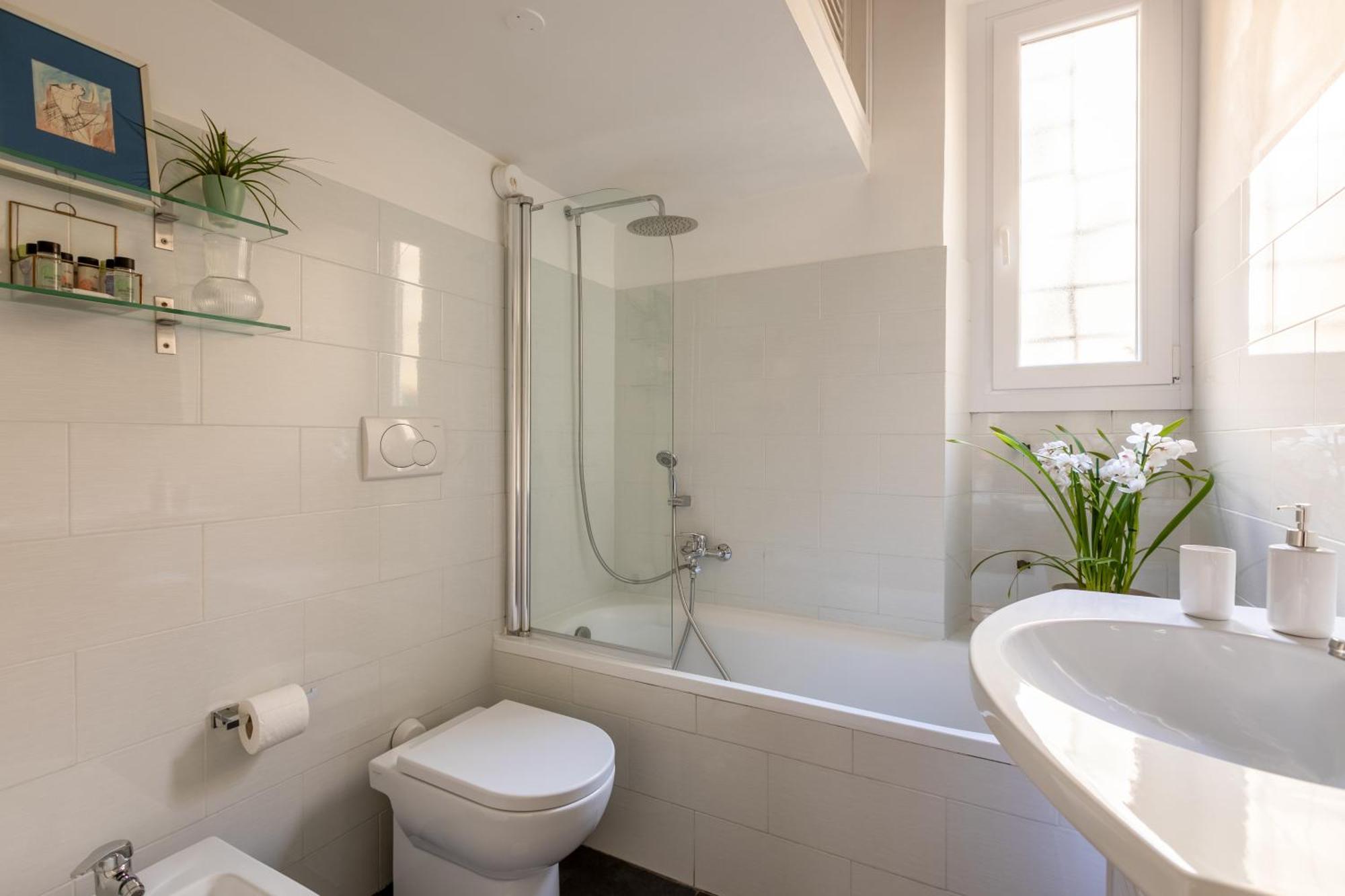 Quiet Trevi Fountain Apartment With Patio And Backyard Rzym Zewnętrze zdjęcie