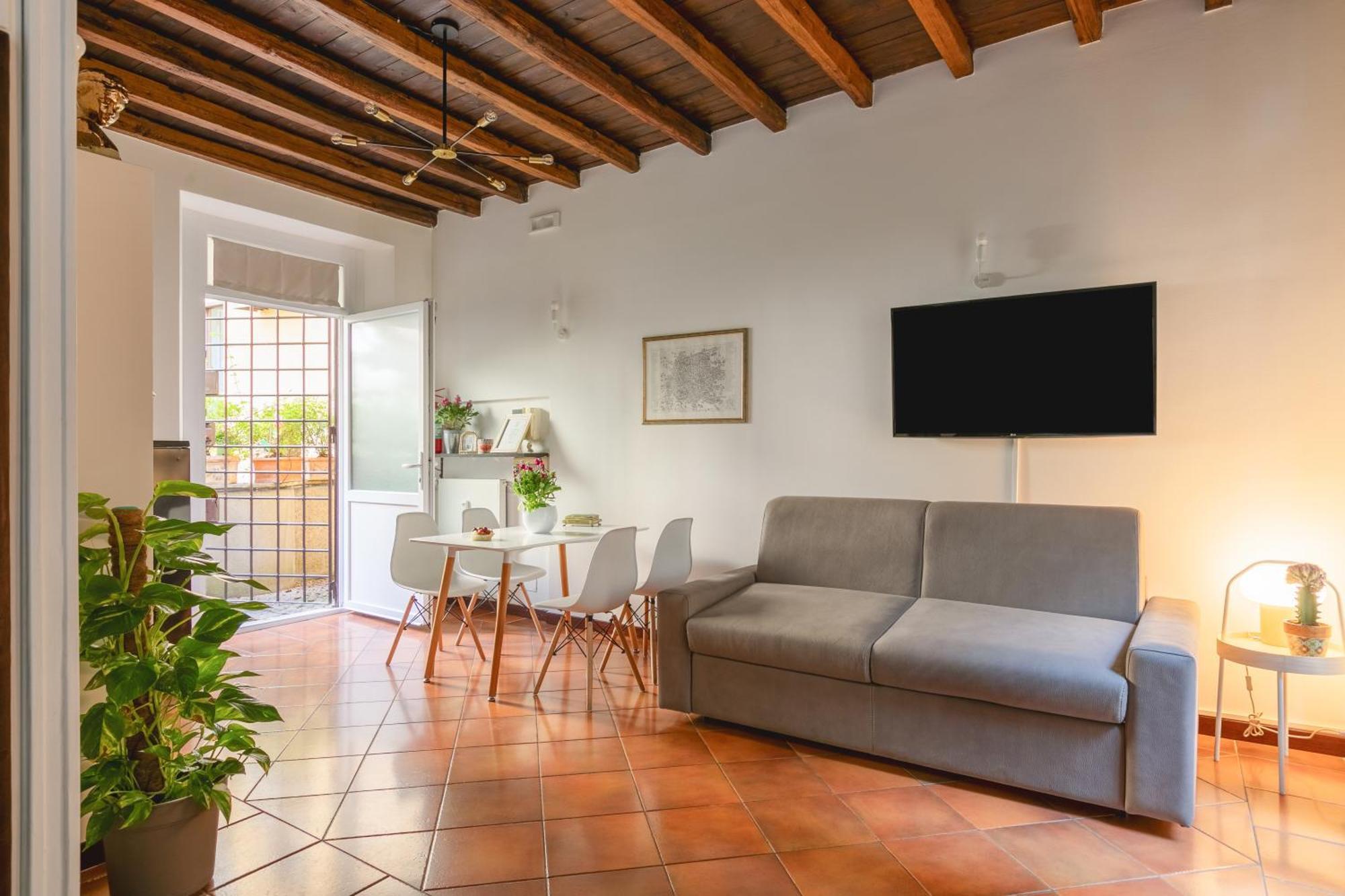 Quiet Trevi Fountain Apartment With Patio And Backyard Rzym Zewnętrze zdjęcie