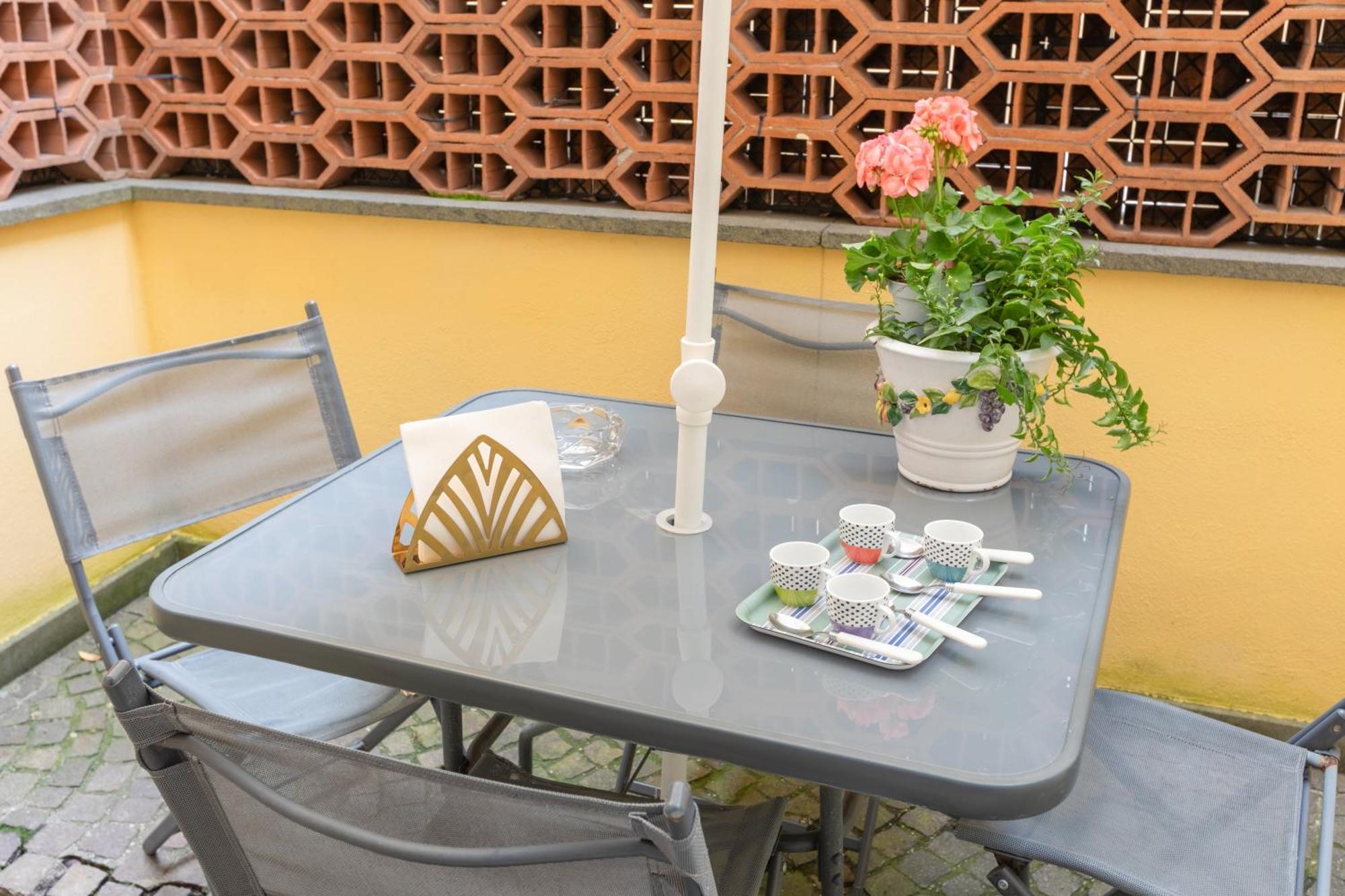 Quiet Trevi Fountain Apartment With Patio And Backyard Rzym Zewnętrze zdjęcie